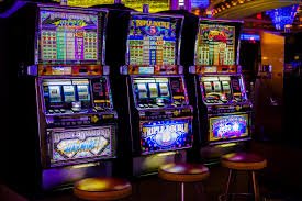 88slot APP မိုဘိုင်းဖုန်းတွင် ဂိမ်းကစားနေစဉ်